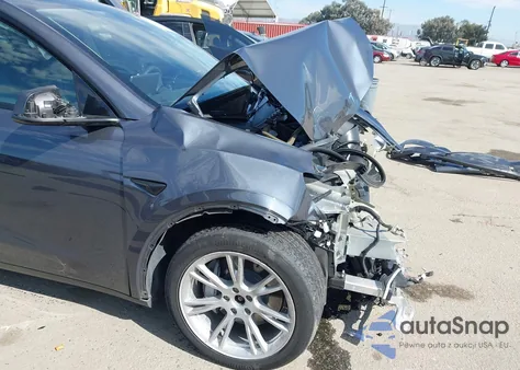 2021 Tesla Model Y Long Range Dual Motor All-Wheel Drive z USA, uszkodzony, nr VIN 5YJYGDEE2MF091449